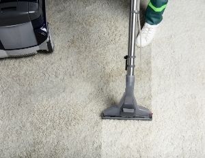 Which Method Is Best: Steam Cleaning or Dry Carpet Cleaning?